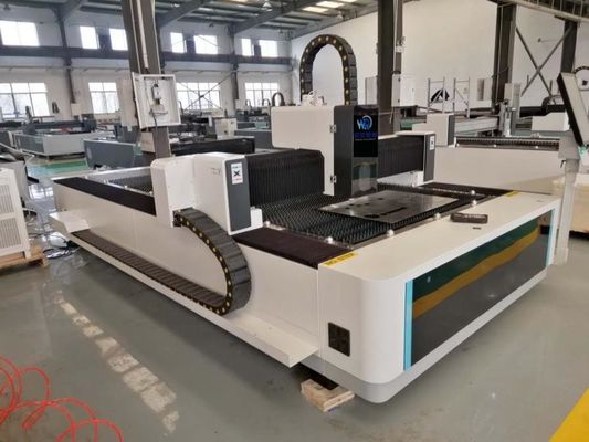Volledig Automatische CNC Lasersnijmachine HN1530 380V In drie stadia
